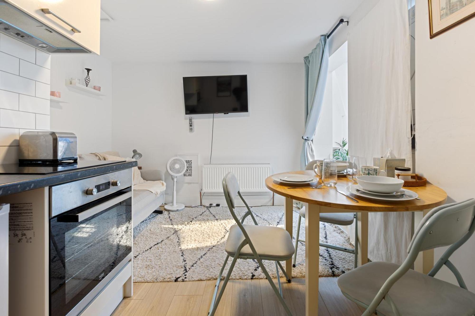 Апартаменты Modern Flat & Balcony In Historic West Kensington Лондон Экстерьер фото