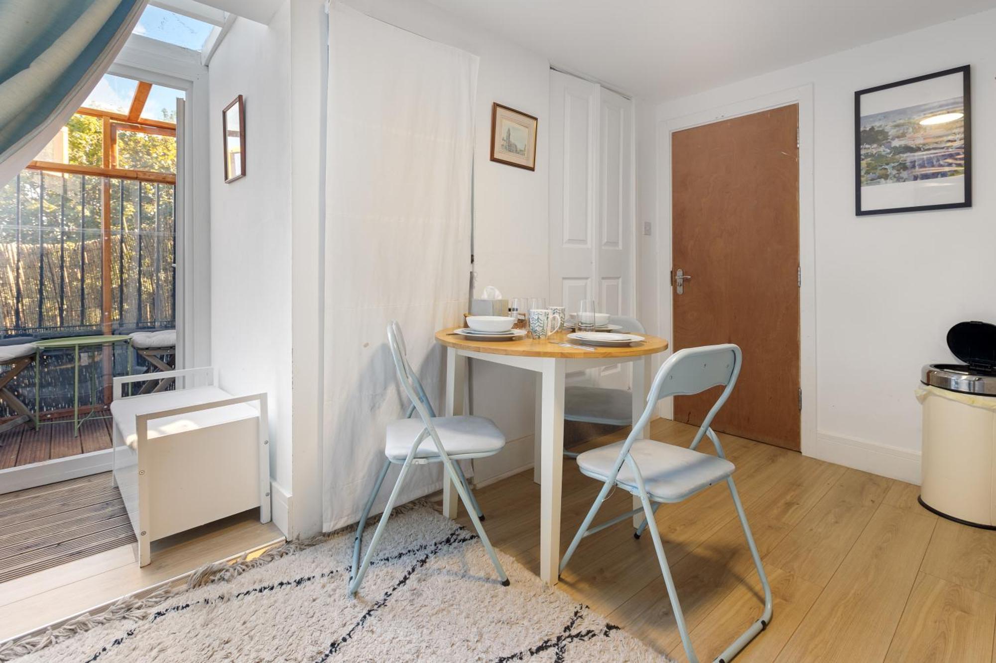 Апартаменты Modern Flat & Balcony In Historic West Kensington Лондон Экстерьер фото